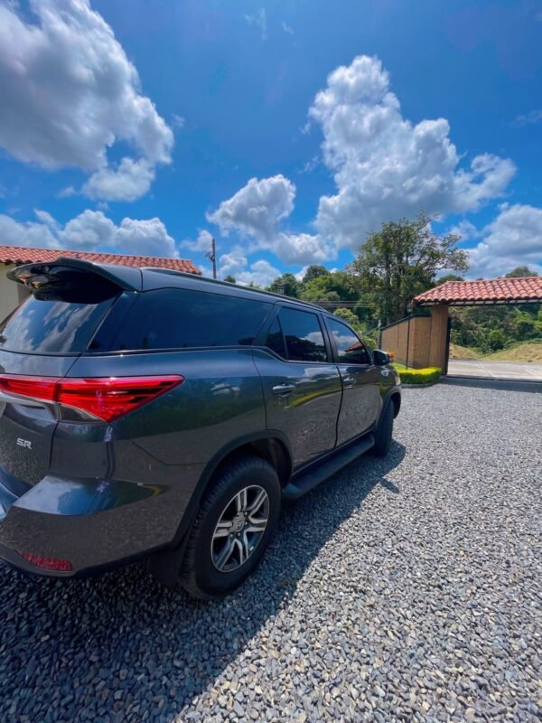 TOYOTA 2024 PASAJEROS 7 - Imagen 3